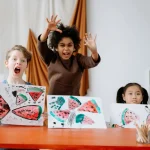 Le pouvoir des mots positifs : comment encourager l’estime de soi des enfants