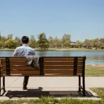 Se reconnecter à soi-même : l’importance du temps passé seul pour gérer le stress